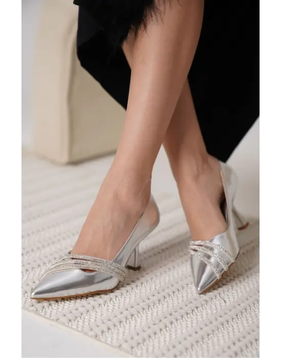 Gümüş Rugan Kadın Topuklu Ayakkabı TR18MS02B