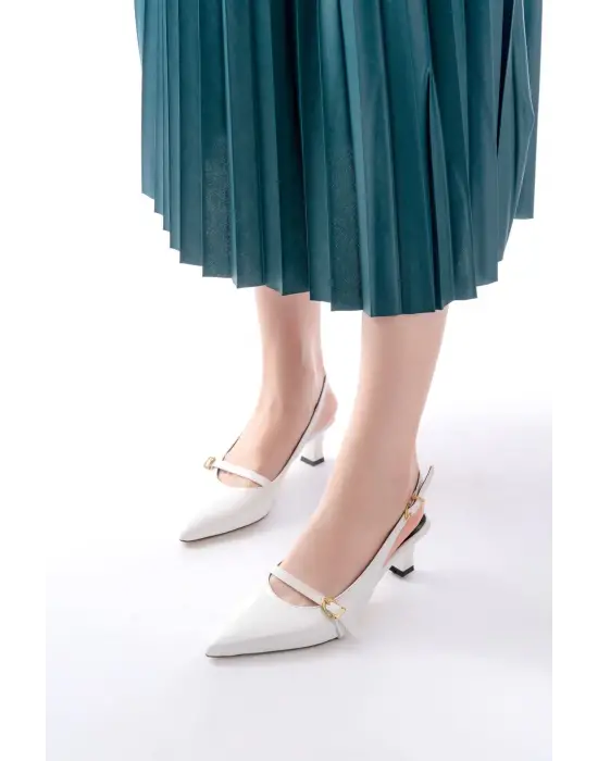 H-470 Beyaz Rugan Baret Tokalı Arkası Açık Günlük Kadın Sandalet