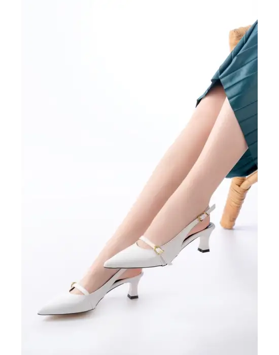 H-470 Beyaz Rugan Baret Tokalı Arkası Açık Günlük Kadın Sandalet