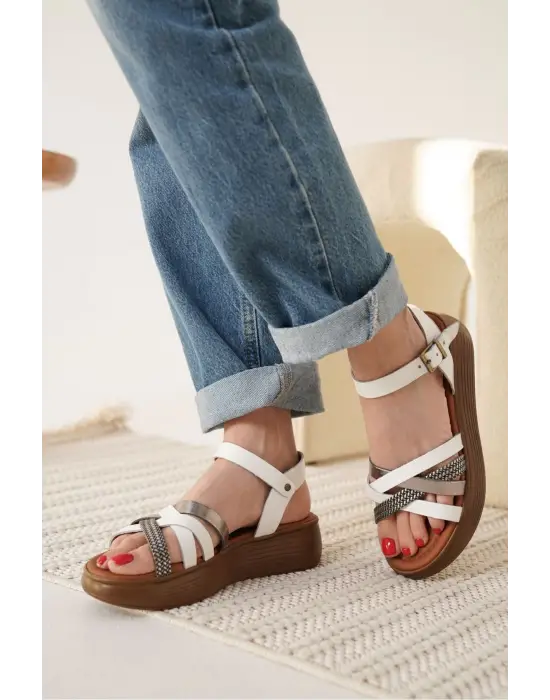 Herry Beyaz Gümüş Detaylı Hakiki Deri Sandalet