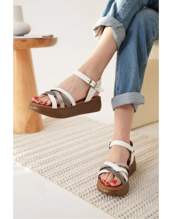 Herry Beyaz Gümüş Detaylı Hakiki Deri Sandalet