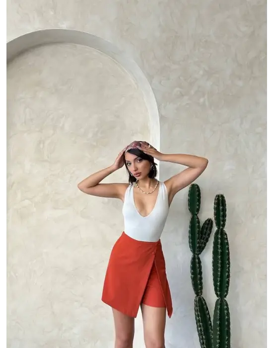 İki Düğmeli Kapaklı Şort Etek Kremit S24046