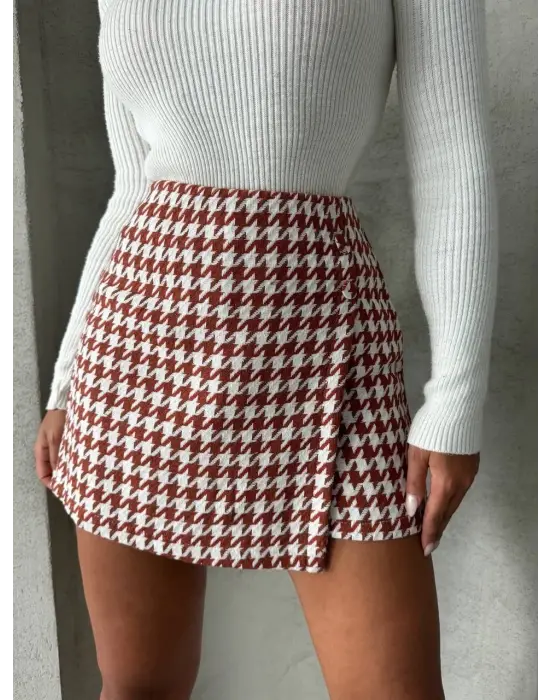 İki Düğmeli Kaz Ayağı Desen Ch Kumaş Şort Etek Bordobeyaz H26414