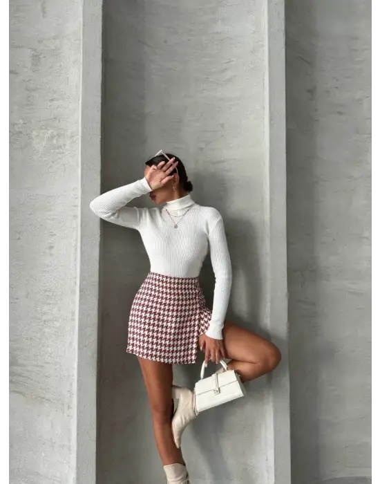 İki Düğmeli Kaz Ayağı Desen Ch Kumaş Şort Etek Bordobeyaz H26414