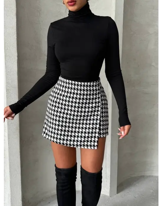 İki Düğmeli Kaz Ayağı Desen Ch Kumaş Şort Etek Siyahbeyaz H26414