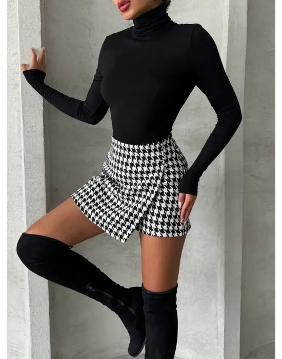 İki Düğmeli Kaz Ayağı Desen Ch Kumaş Şort Etek Siyahbeyaz H26414