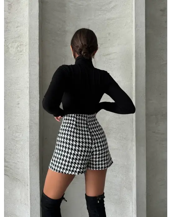 İki Düğmeli Kaz Ayağı Desen Ch Kumaş Şort Etek Siyahbeyaz H26414