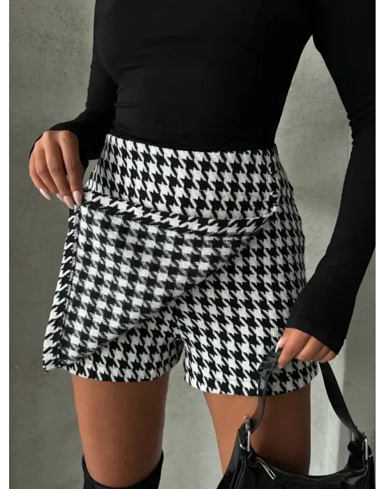 İki Düğmeli Kaz Ayağı Desen Ch Kumaş Şort Etek Siyahbeyaz H26414