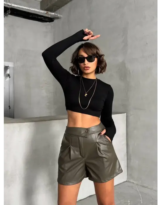 İki Düğmeli Pileli Şort