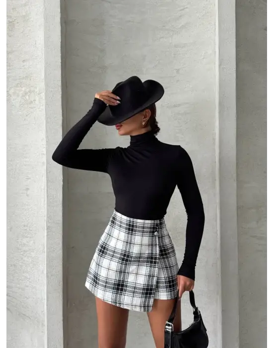 İki Düğmeli Şort Ch Kumaş Etek Ekoseli Siyahbeyaz H26414
