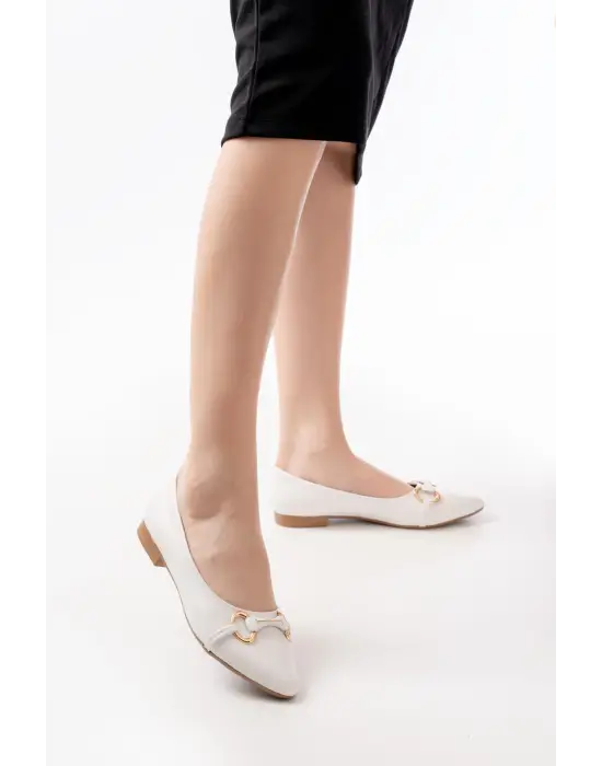 İNF-129 Beyaz Günlük Taş Aksesuarlı Babet