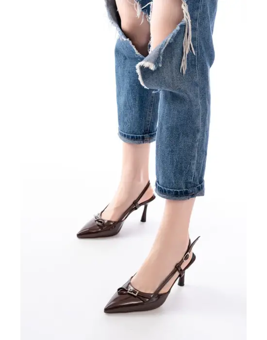 Kahve Rugan Günlük Arkası Açık Fiyonklu Topuklu Bayan Ayakkabı