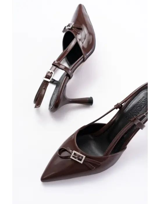 Kahve Rugan Günlük Arkası Açık Fiyonklu Topuklu Bayan Ayakkabı