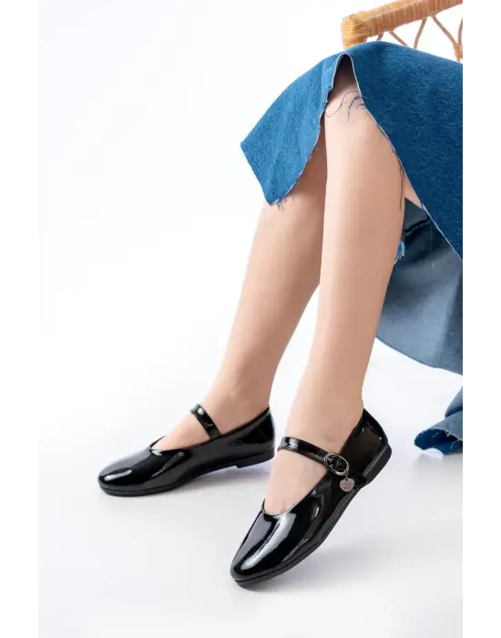 İNF-324 Siyah Rugan Baretli Tokalı Günlük Kadın Babet