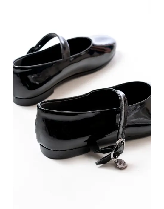 İNF-324 Siyah Rugan Baretli Tokalı Günlük Kadın Babet