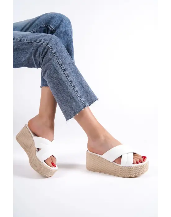 Joymıx Dolgu Topuklu Ortopedik Taban Hasır Görünümlü Kadın Terlik Kt - Beyaz