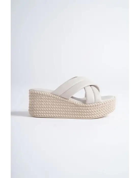 Joymıx Dolgu Topuklu Ortopedik Taban Hasır Görünümlü Kadın Terlik Kt - Krem