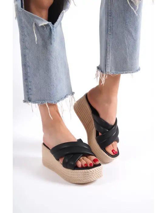 Joymıx Dolgu Topuklu Ortopedik Taban Hasır Görünümlü Kadın Terlik Kt - Siyah