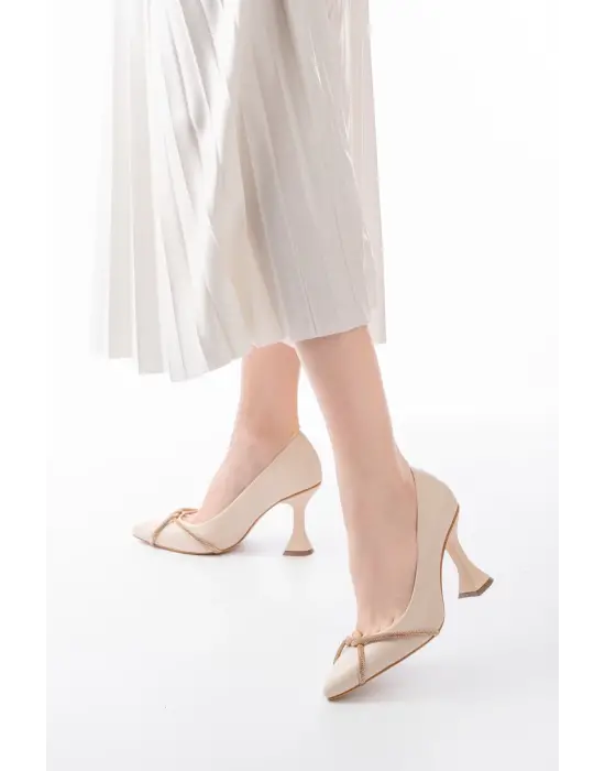 Bej Günlük Sarmal Taşlı Topuklu Kadın Ayakkabı