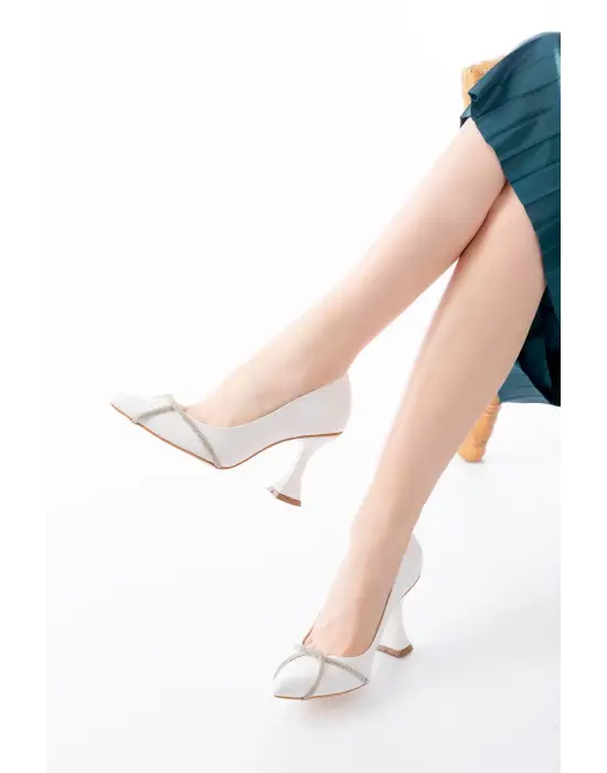 Beyaz Günlük Sarmal Taşlı Topuklu Kadın Ayakkabı