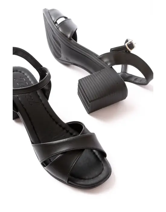 K-11 Siyah Günlük Çapraz Topuklu Kadın Sandalet