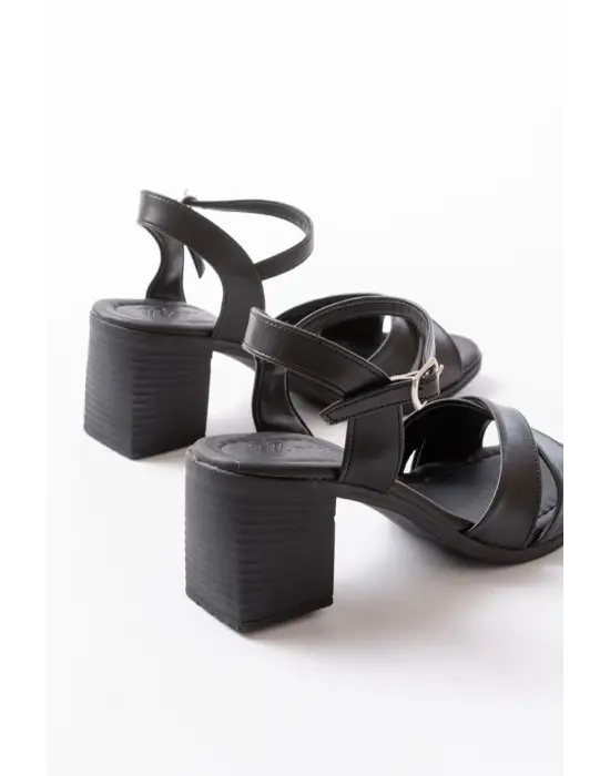 K-11 Siyah Günlük Çapraz Topuklu Kadın Sandalet