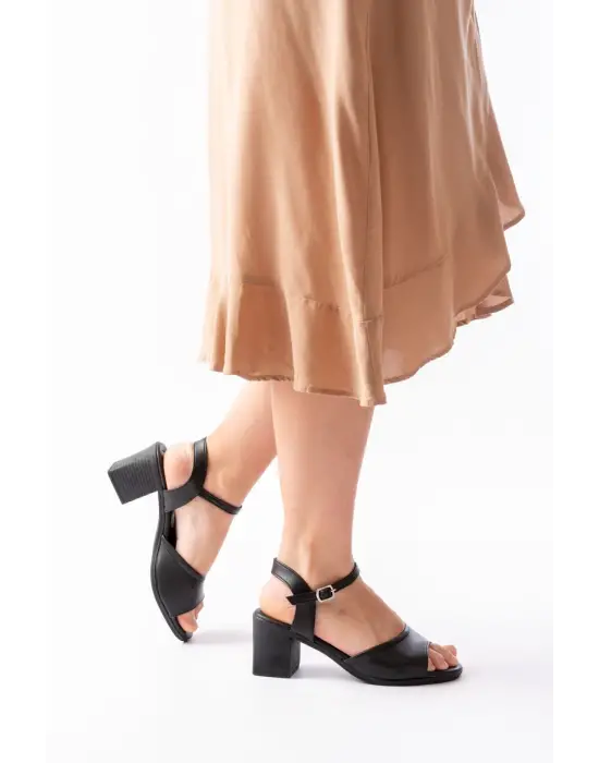 K-13 Siyah Günlük  Topuklu Kadın Sandalet