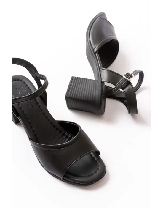 K-13 Siyah Günlük  Topuklu Kadın Sandalet