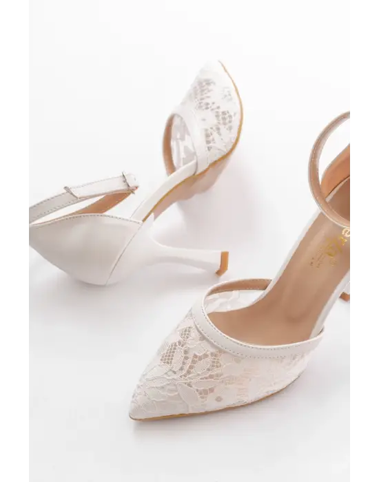 K-404 Beyaz Fileli Çiçek Detaylı  Kadın Topuklu Ayakkabı