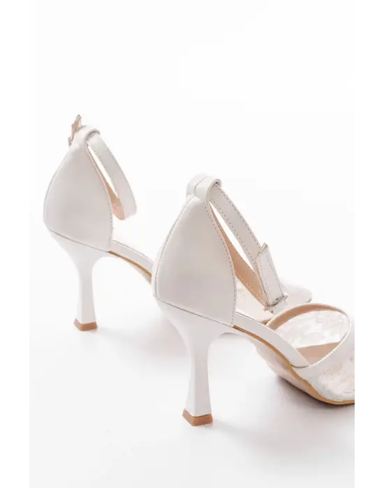 K-404 Beyaz Fileli Çiçek Detaylı  Kadın Topuklu Ayakkabı