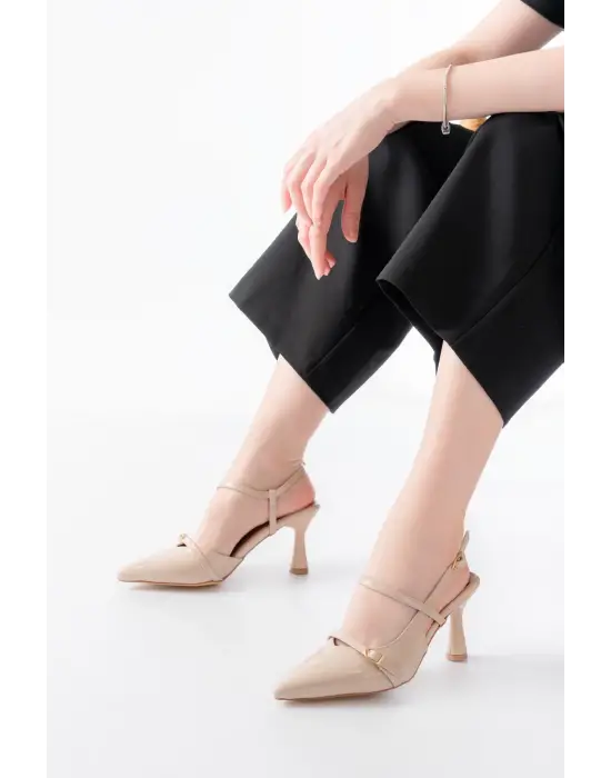 K-6722 Bej Rugan Toka Detaylı Sivri Burun Kadın Ayakkabı