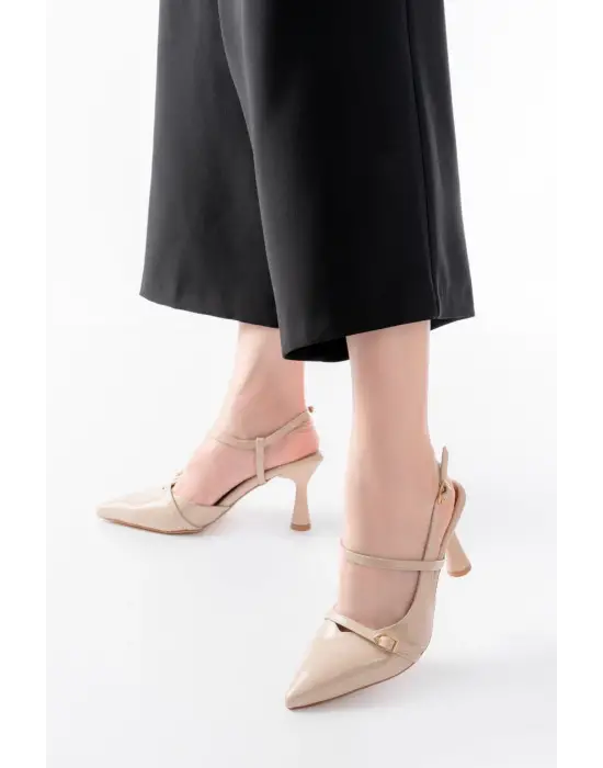 K-6722 Bej Rugan Toka Detaylı Sivri Burun Kadın Ayakkabı