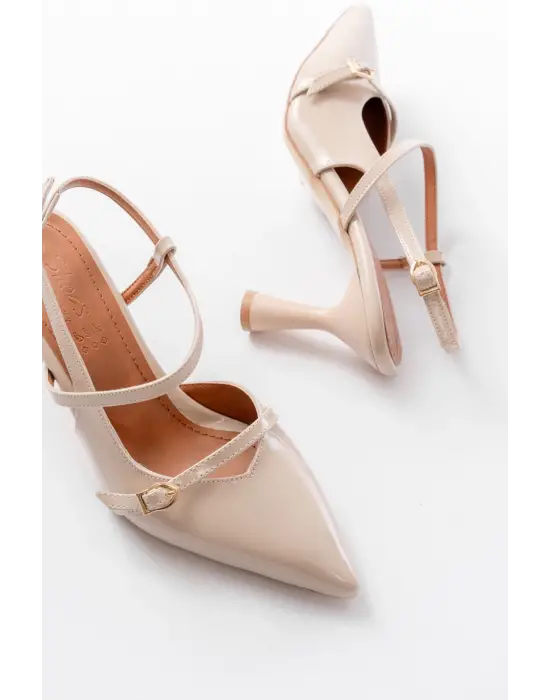 K-6722 Bej Rugan Toka Detaylı Sivri Burun Kadın Ayakkabı