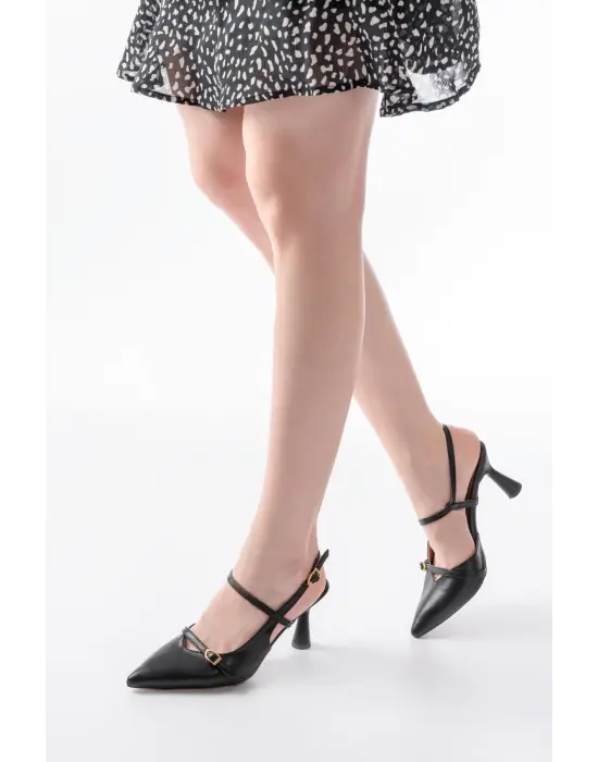 K-6722 Siyah Cilt Toka Detaylı Sivri Burun Kadın Ayakkabı