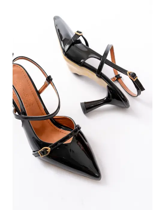 K-6722 Siyah Rugan Toka Detaylı Sivri Burun Kadın Ayakkabı