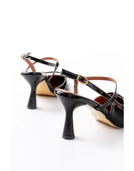 K-6722 Siyah Rugan Toka Detaylı Sivri Burun Kadın Ayakkabı