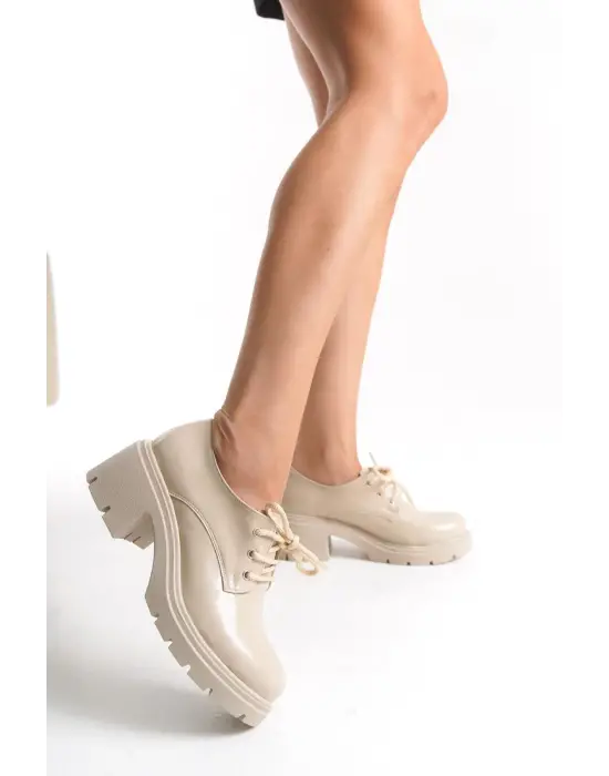 K-707 Bej Kırışık Rugan Yüksek Tabanlı Bağcıklı  Loafer Ayakkabı