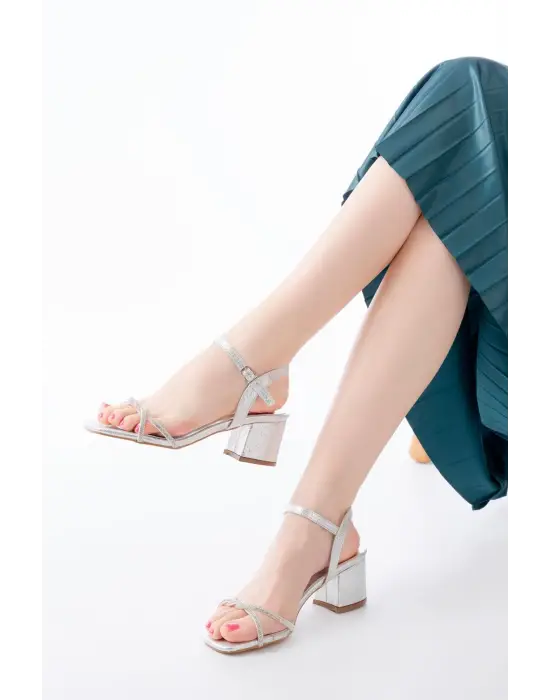 Kadın Gümüş İnce Sarmal Bantlı Topuklu Ayakkabı