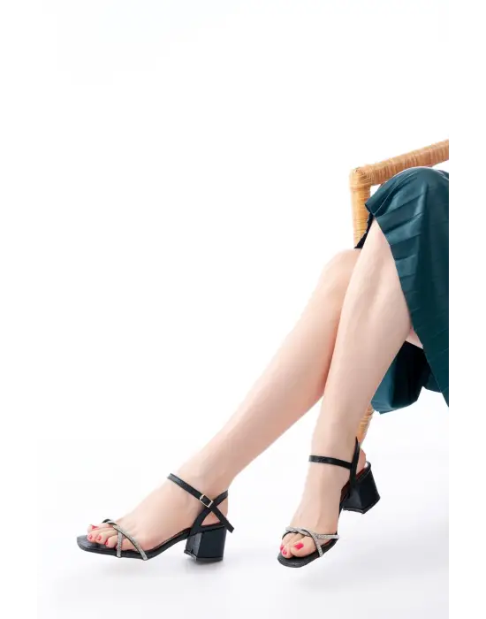 Kadın Siyah İnce Sarmal Bantlı Topuklu Ayakkabı