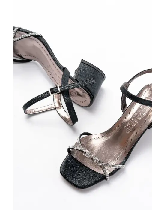 Kadın Siyah İnce Sarmal Bantlı Topuklu Ayakkabı