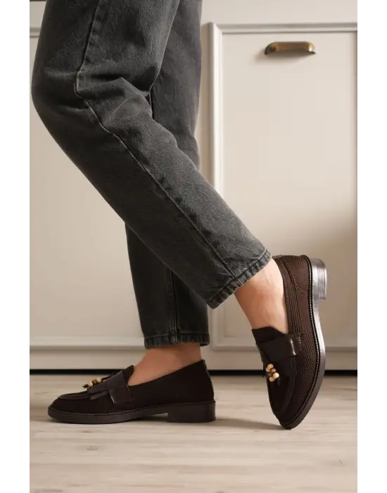 Kadın Acı Kahve Boncuk Püsküllü Günlük Kısa Topuklu Ayakkabı TR30MS01C