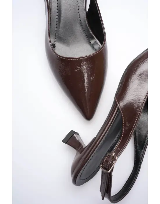 Kadın Acı Kahve Kırışık Rugan Sivri Burun Slingback Kısa Topuklu Ayakkabı TR20MS04D