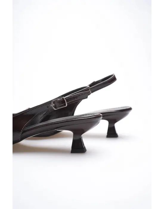 Kadın Acı Kahve Kırışık Rugan Sivri Burun Slingback Kısa Topuklu Ayakkabı TR20MS04D