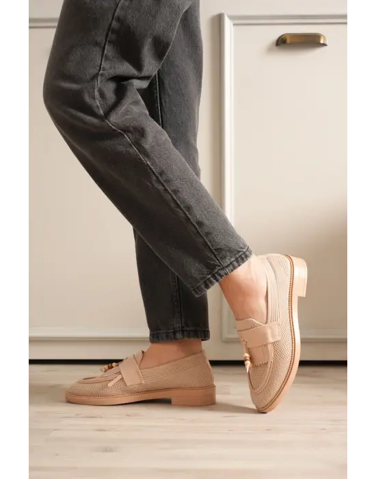 Kadın Bej Boncuk Püsküllü Günlük Kısa Topuklu Ayakkabı TR30MS01B