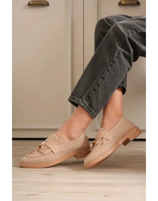 Kadın Bej Boncuk Püsküllü Günlük Kısa Topuklu Ayakkabı TR30MS01B