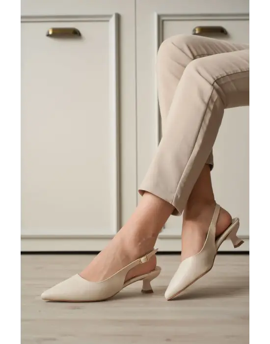 Kadın Bej Sivri Burun Slingback Kısa Topuklu Ayakkabı TR20MS04B