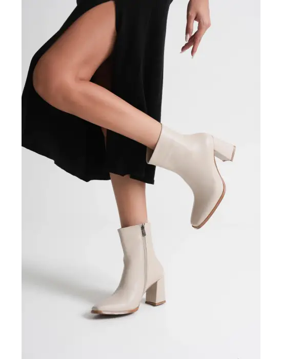 Kadın Bej Topuklu Bot TR08MK02B