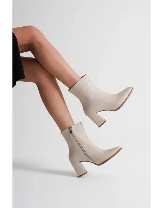 Kadın Bej Topuklu Bot TR08MK02B