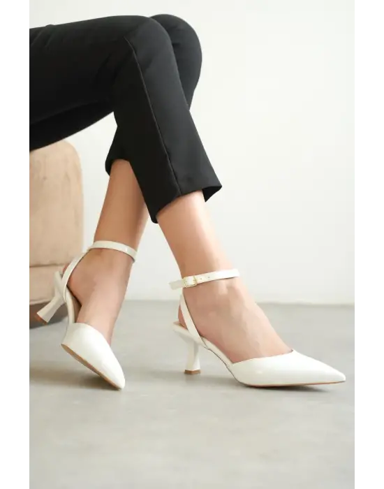 Kadın Beyaz Rugan Topuklu Ayakkabı TR03MS02B