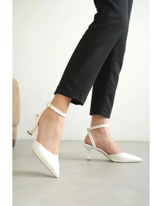 Kadın Beyaz Rugan Topuklu Ayakkabı TR03MS02B